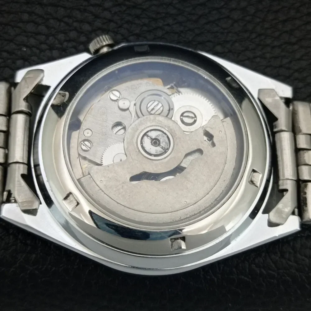 Vintage 1976 Seiko Automatic Mens Silver Watch W/daydate & White accents